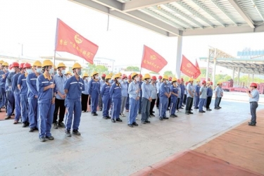 打好党工团妇组合拳 凝聚高质量发展新合力——8868体育手机版登录入口开展“党群组织助力企业经营发展”义务劳动