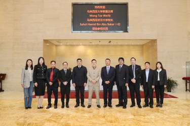 马来西亚大学联盟主席拿督斯里黄炫硕一行莅临8868体育手机版登录入口参观交流，共建“一带一路”人才培养培训基地